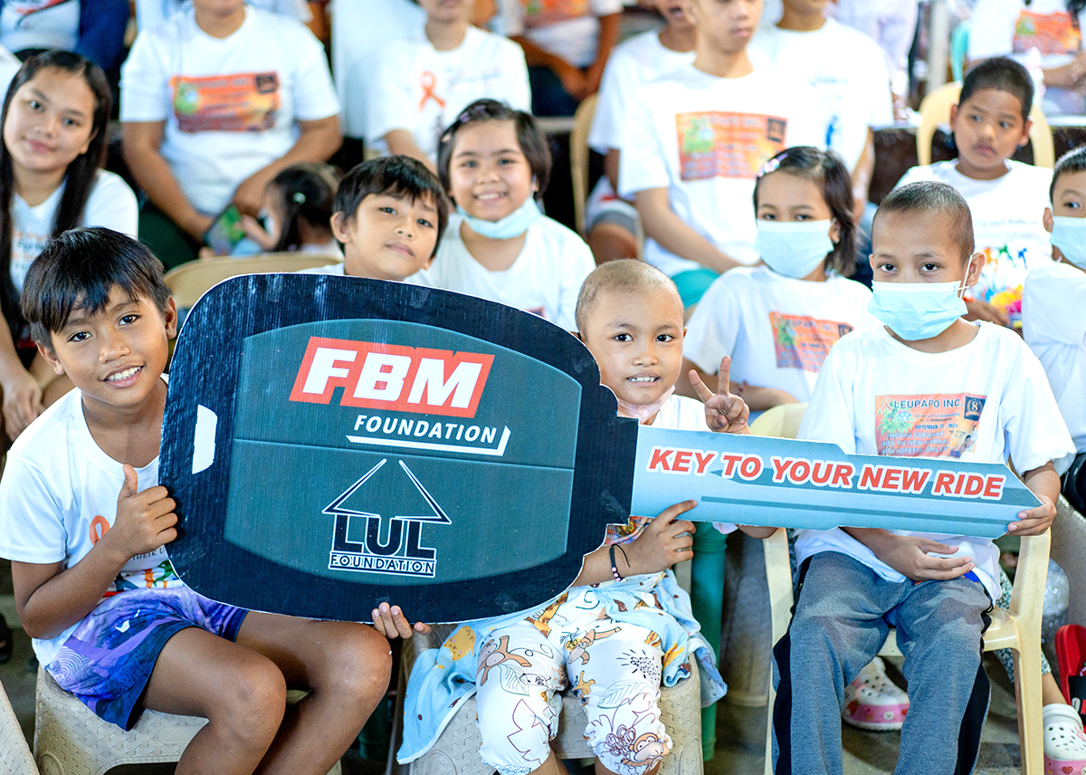 Una ambulancia de la esperanza para apoyar a los niños que luchan contra el cáncer en Leupapo Inc.