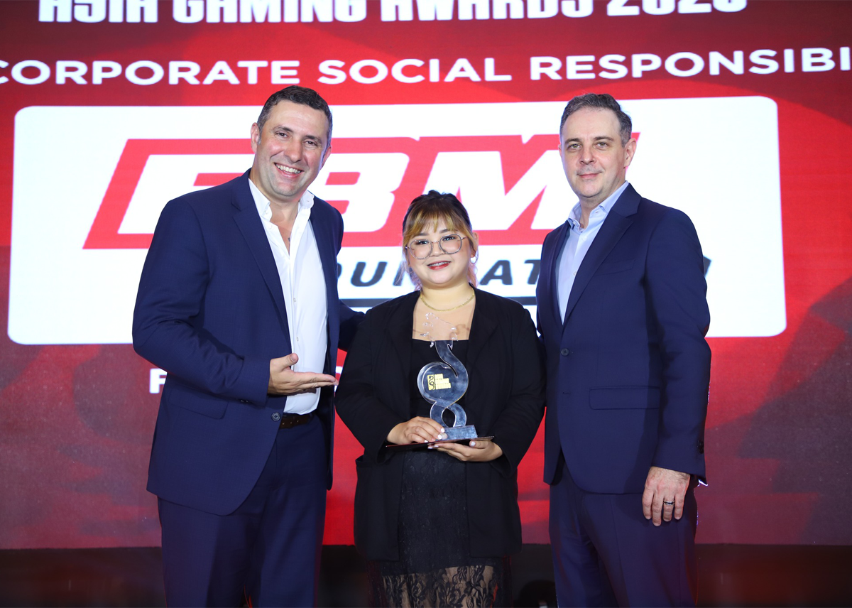 The image shows Pepe Costa and Lulu Barreras getting the FBM Foundation distinction in the Corporate Social Responsibility category of the Asia Gaming Awards.