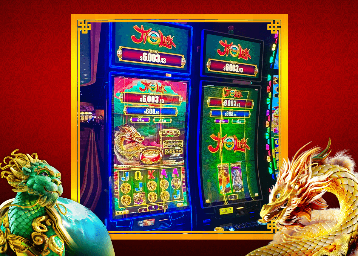 Esta imagen muestra dos gabinetes de casino FBM instalados en WinStar Casino con los juegos Jí Hǎo Link, junto a dos de los personajes del juego.