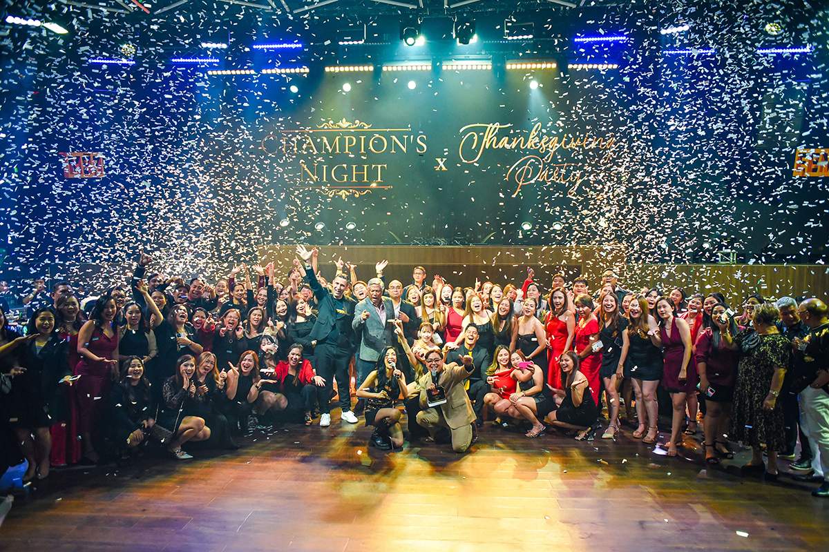 This image shows all attendees of FBM Champion's Night posing for a final photo.