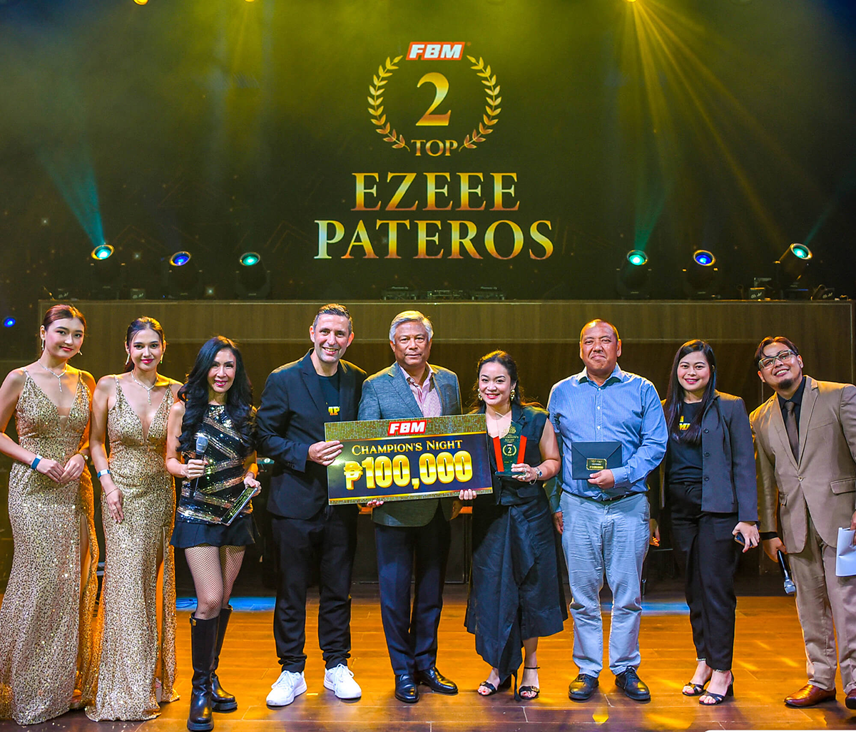 This photo shows a prize delivery to one of the bingo operators that performed best in the FBM Bingo Friends campaign.